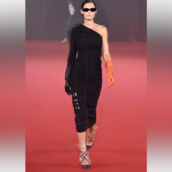 Mattel Creations
Off-White c/o Monster High Electra Melody Doll - Picture 3 of 3